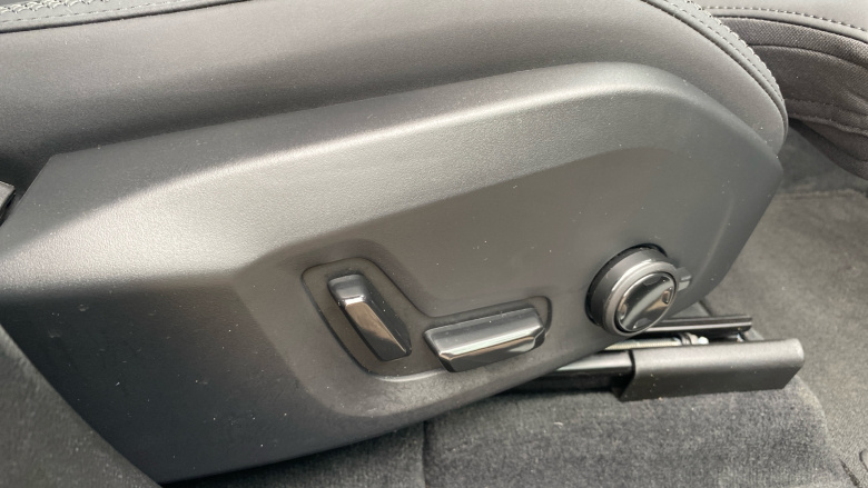 Volvo XC60 2.0 B5P Plus Dark 5dr AWD Geartronic Petrol Estate